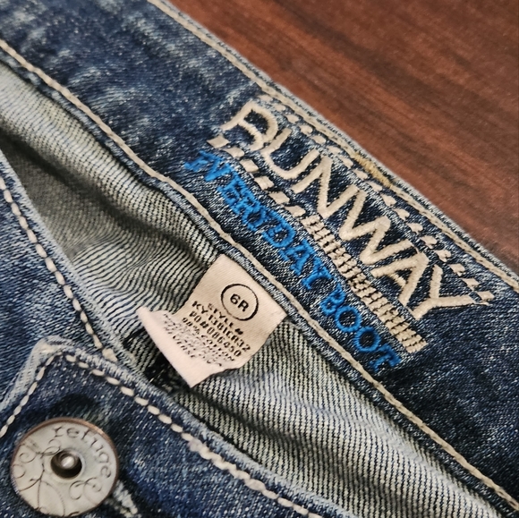 REFUGE RUNWAY EVERYDAY BOOT JEANS - Picture 4 of 8